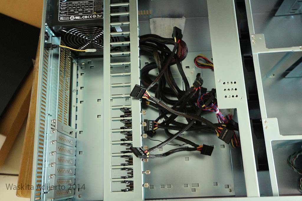 Bagian tengah, powersupply dan kabel supply