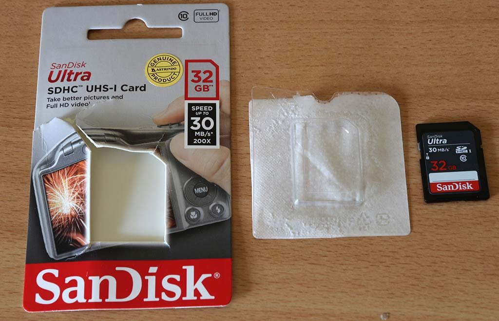 Kemasan SanDisk 32GB bagian depan