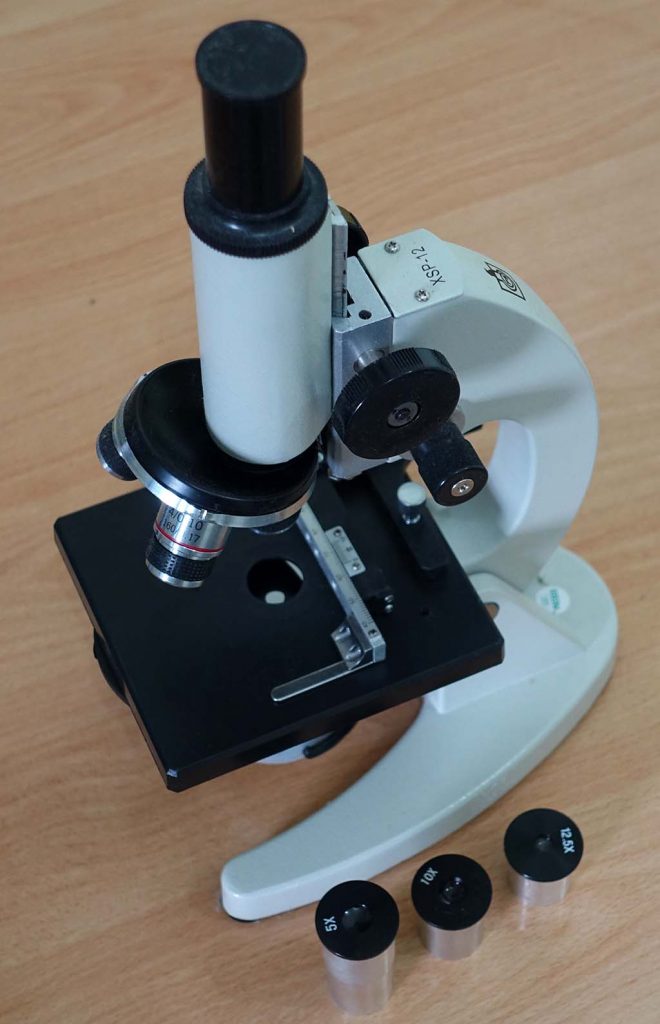Mikroskop siswa